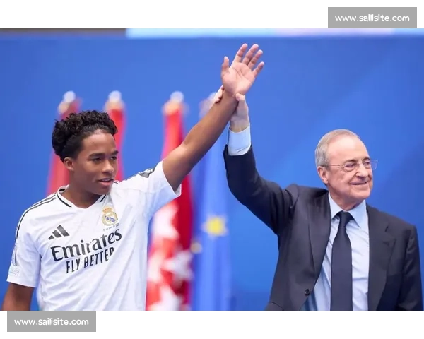 皇马官宣恩德里克抵美合练 巴西神童剑指世俱杯新征程